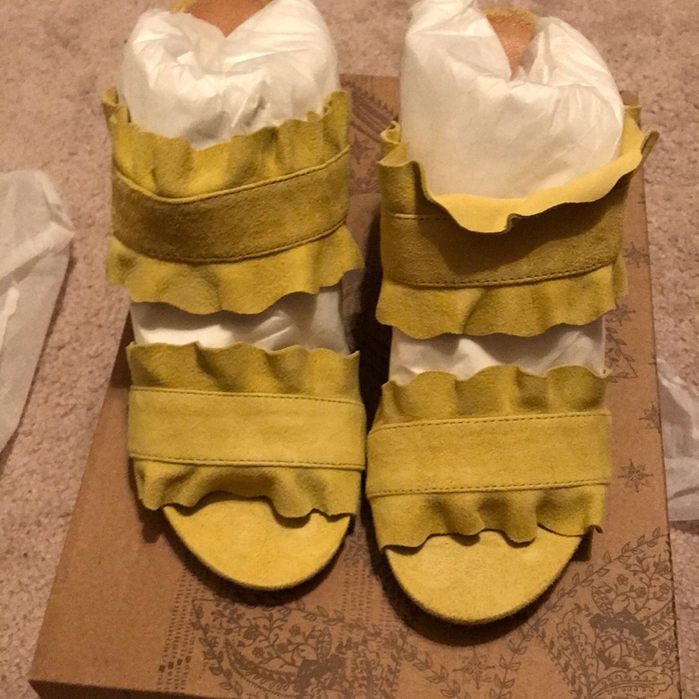 Free People Rosie Ruffle Heel Size 36